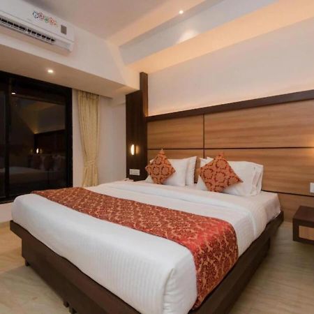 Hotel Mourya Residency Navi Mumbai Exterior foto